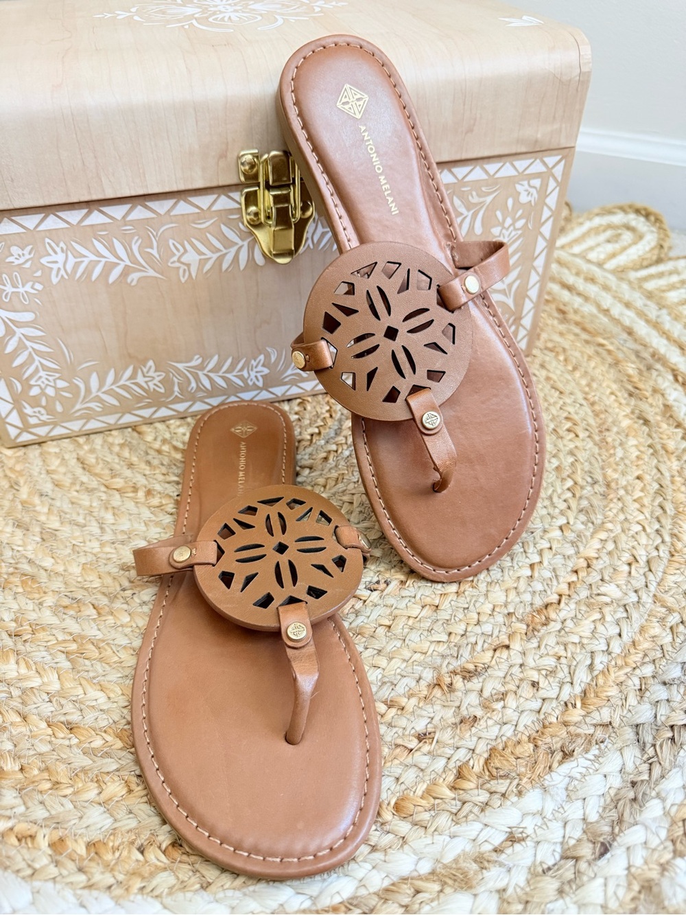🌾 ANTONIO MELANI Cognac Leather Cutout Medallion Thong‎ Sandals